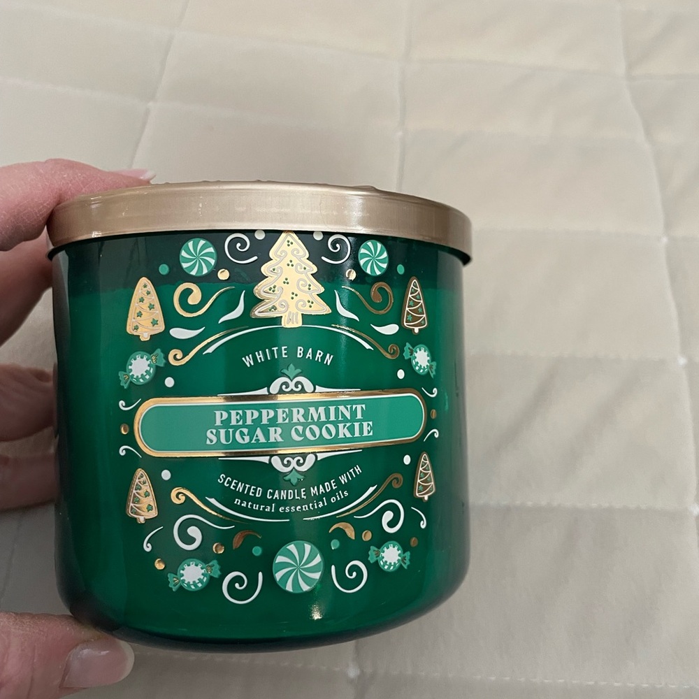 White Barn 3 wick Candle - Peppermint Sugar Cookie - reasonable offers accepted!